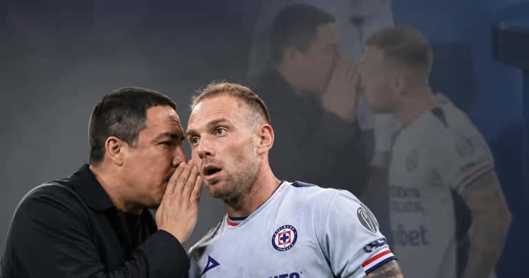 Efraín Juárez felicitó a algunos jugadores de Cruz Azul y mantuvo una charla con Carlos Rotondi