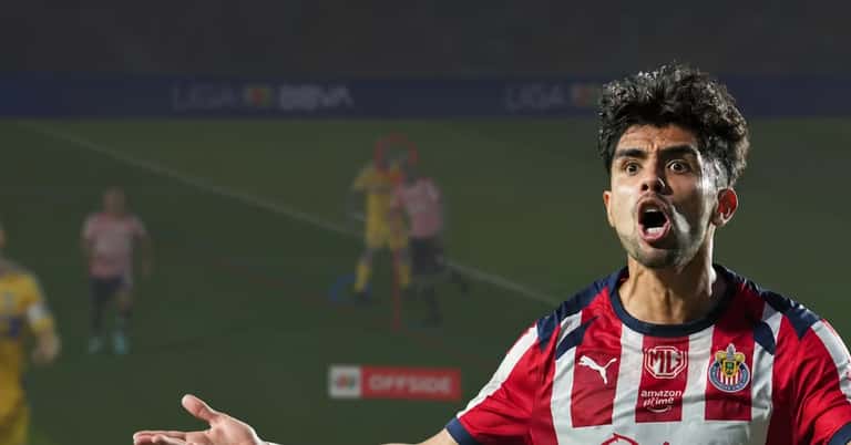El VAR vuelve al centro de la polémica en el Chivas vs Tigres tras posible error en la trazada del fuera de lugar