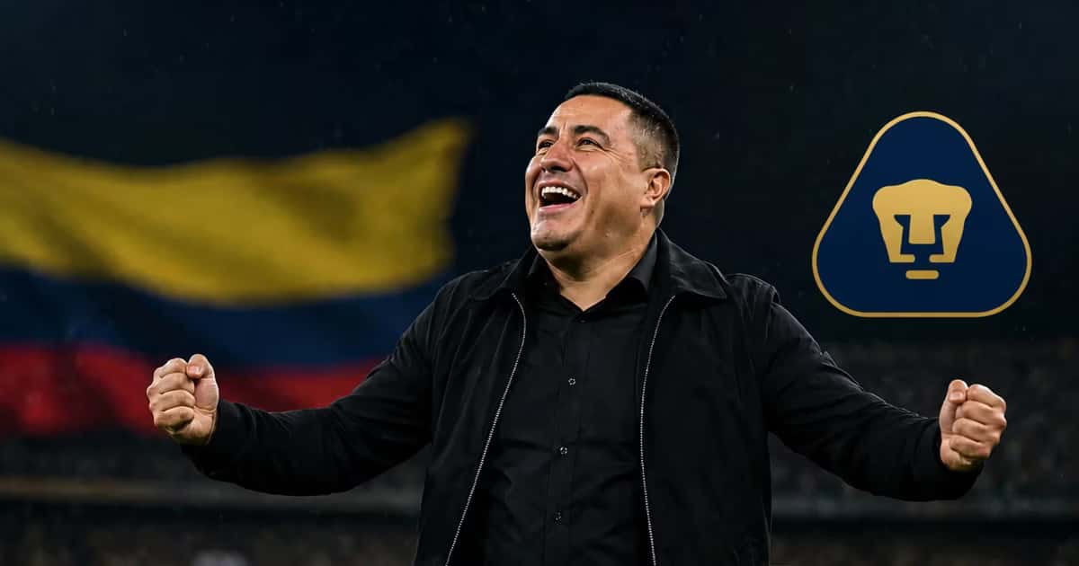 Efraín Juárez celebrando y la bandera de Colombia detrás.