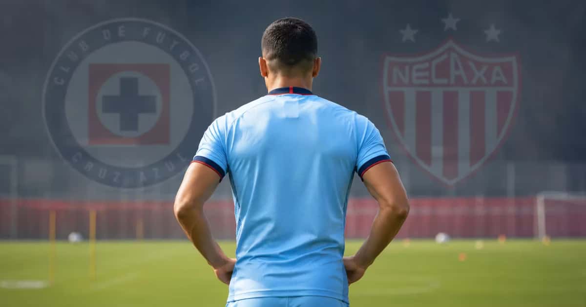 Futbolista de espaldas entrenando.