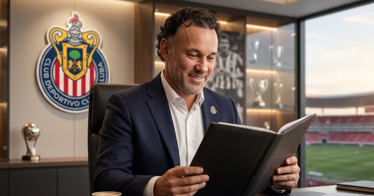 gabriel Milito en su oficina de CHivas viendo una carpeta
