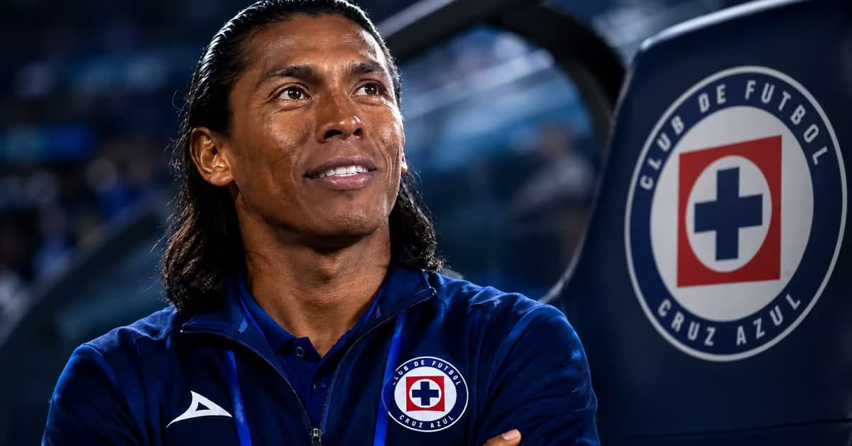 Joel Huiqui seguirá en Cruz Azul y lanza el reto de conquistar cuatro títulos