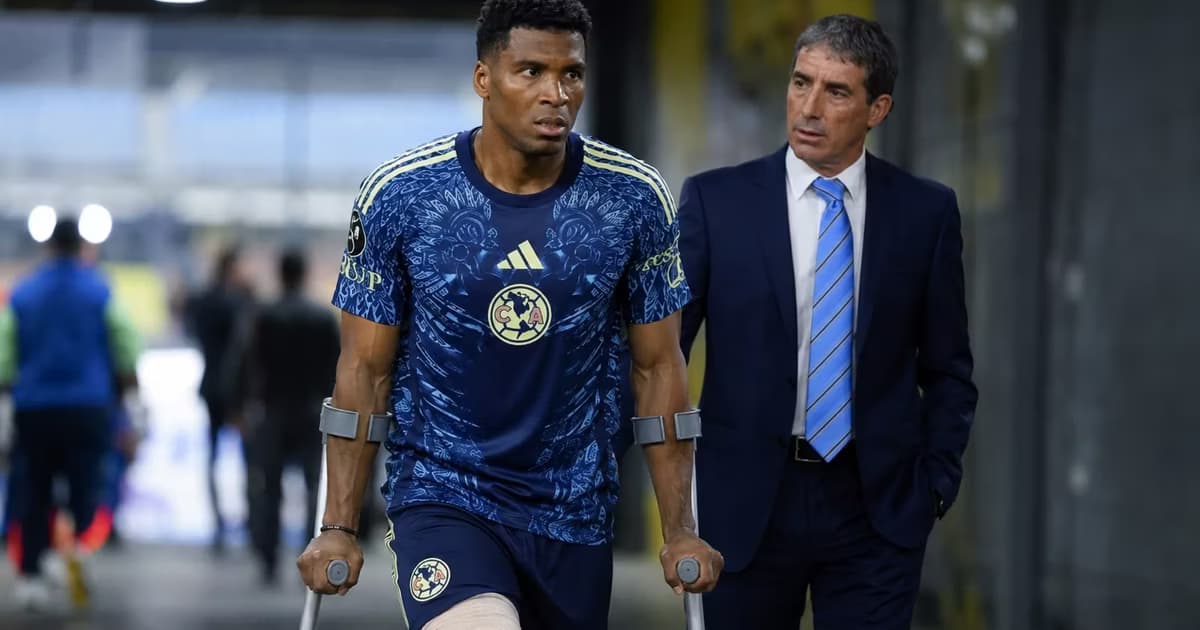 José Zúñiga salió del entrenamiento del Club América para realizarse estudios médicos.