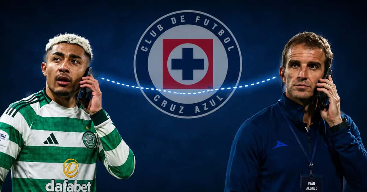 Julián Araujo e Iván Alonso a teléfono.