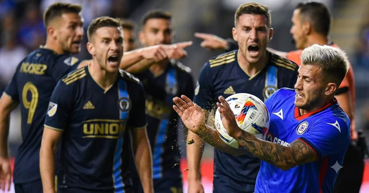 La polémica mano de Gonzalo Piovi en el Cruz Azul vs Philadelphia Unión