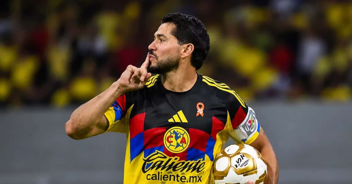 Henry Martín ingresó en el segundo tiempo del encuentro ante Pumas.