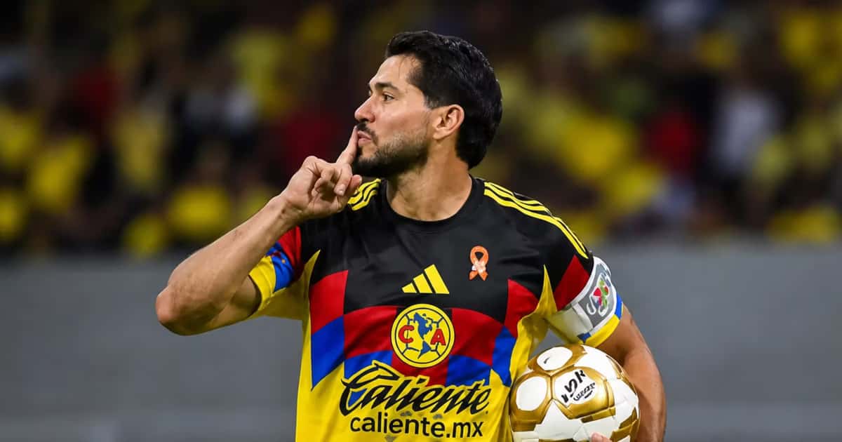 Henry Martín ingresó en el segundo tiempo del encuentro ante Pumas.