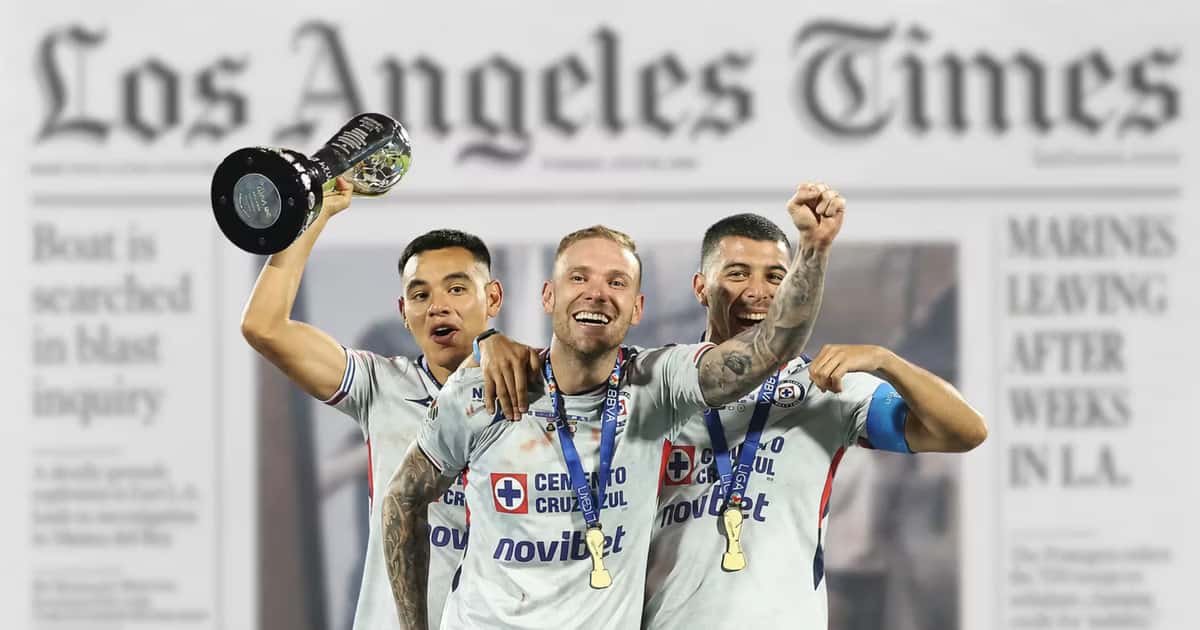 Jugadores de Cruz Azul festejando título.