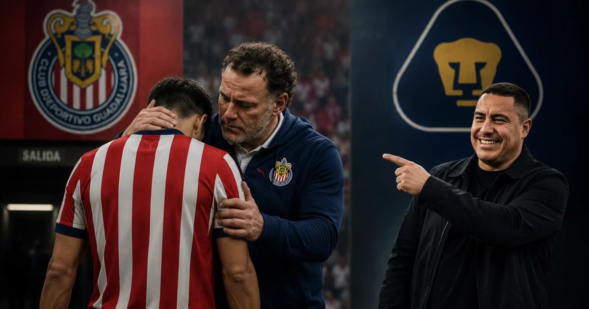 Gabriel Milito consolando a un jugador y Efraín Juárez.
