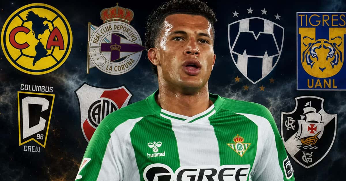 Nelson Deossa en medio de otros clubes.