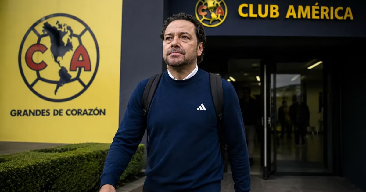 Santiago Baños yéndose del América.