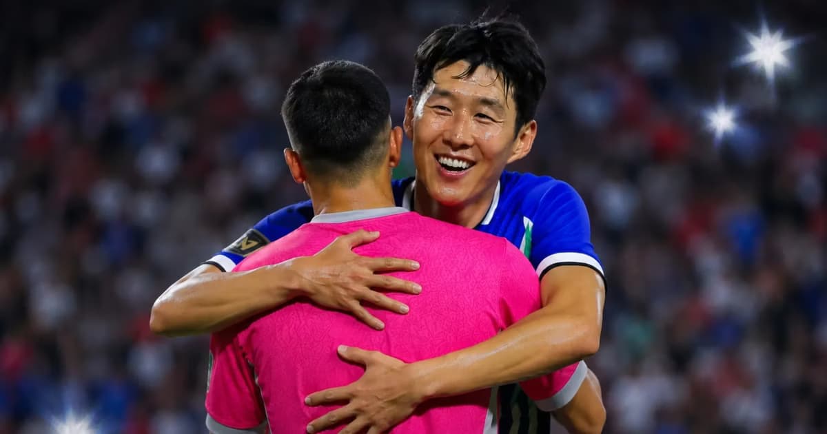 Son Heung-Min y Erik Lira.