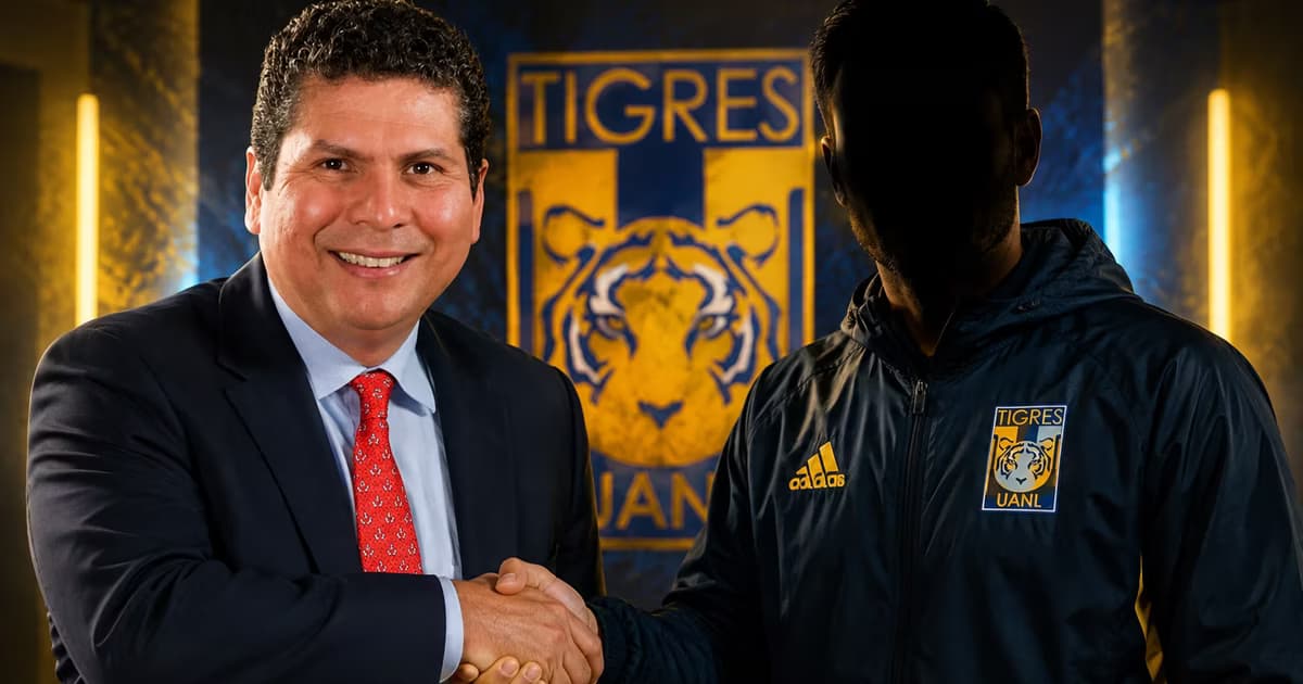 Carlos Emilio González dándole la mano a un jugador misterioso