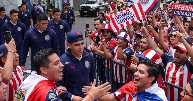 (VIDEO) Así fue la calurosa llegada de Chivas a Aguascalientes