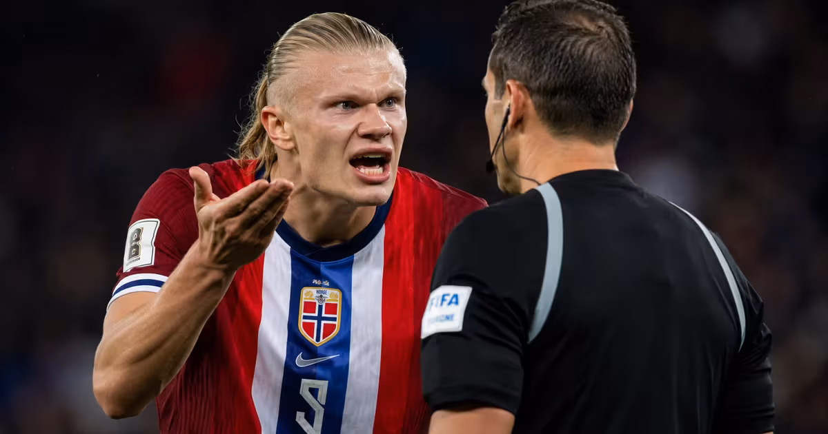 Erling Haaland cuestionó algunas decisiones arbitrales tras la eliminación de Noruega ante Inglaterra.