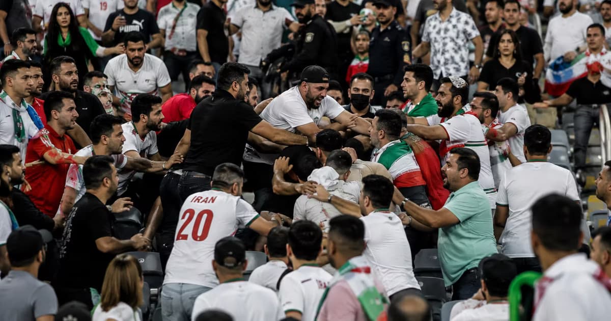 La tensión entre aficionados iraníes terminó en una pelea dentro del estadio tras el empate ante Nueva Zelanda.