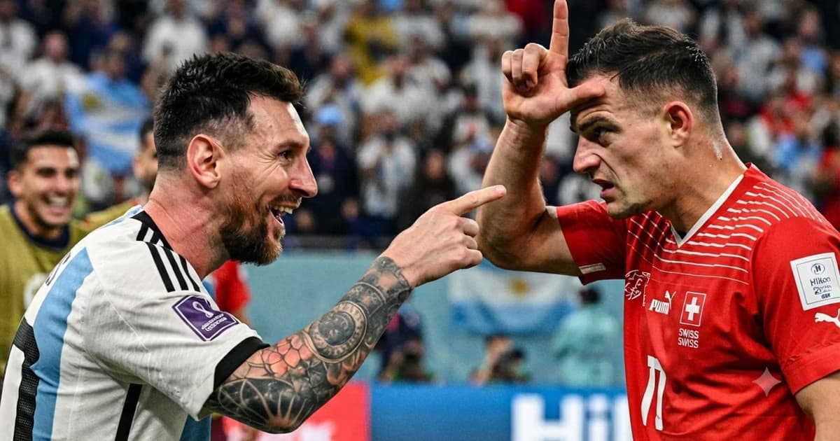 Granit Xhaka hizo un gesto de frustración después de que Breel Embolo fuera expulsado ante Argentina.