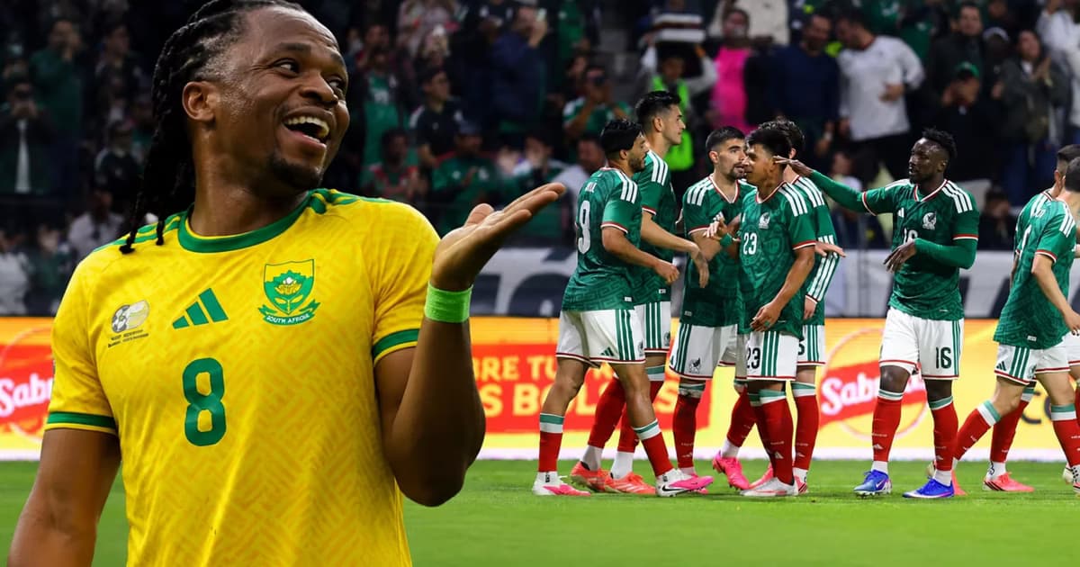 Tshabalala y jugadores de la Selección Mexicana.