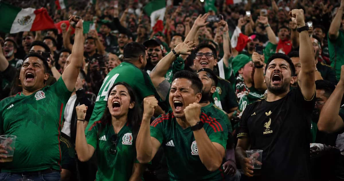 La afición mexicana explotó de alegría tras el gol de Luis Romo ante Corea del Sur.