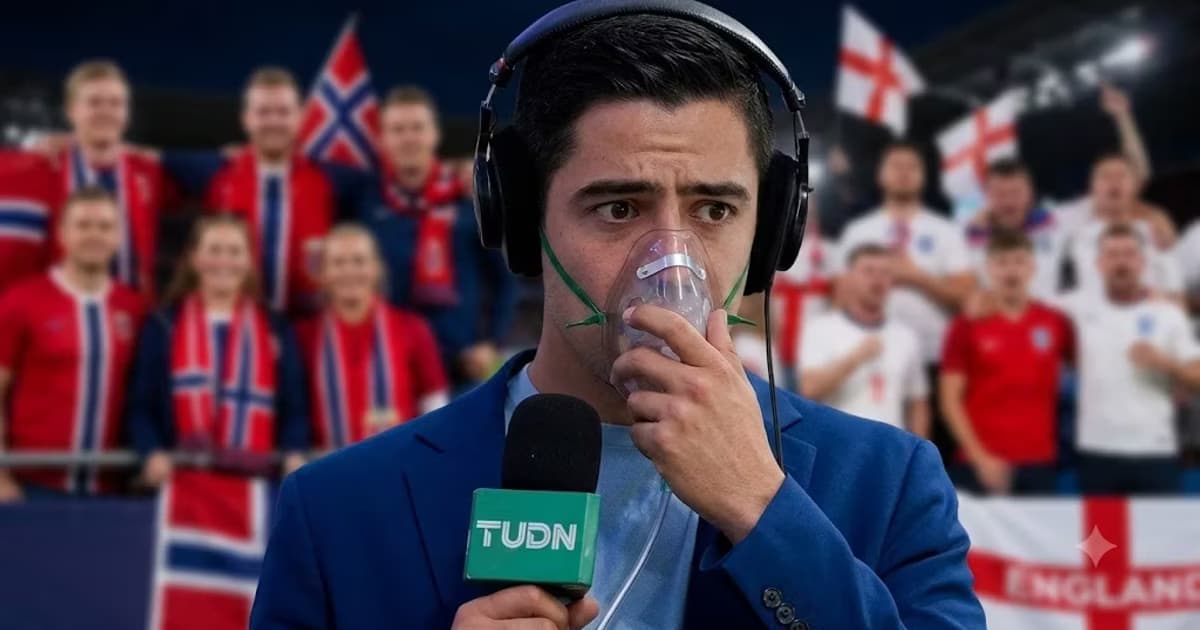 Andrés Vaca utilizó una mascarilla durante la transmisión para cuidar su voz tras el desgaste de las narraciones.