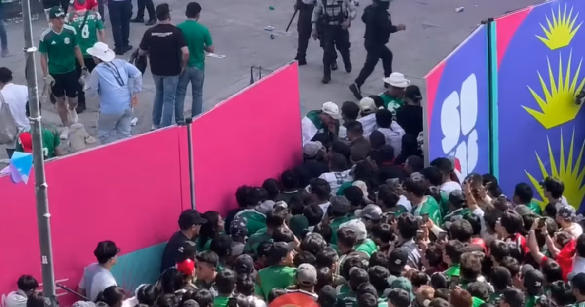 Aficionados provocaron disturbios y un portazo antes del México contra Corea del Sur en el Akron.