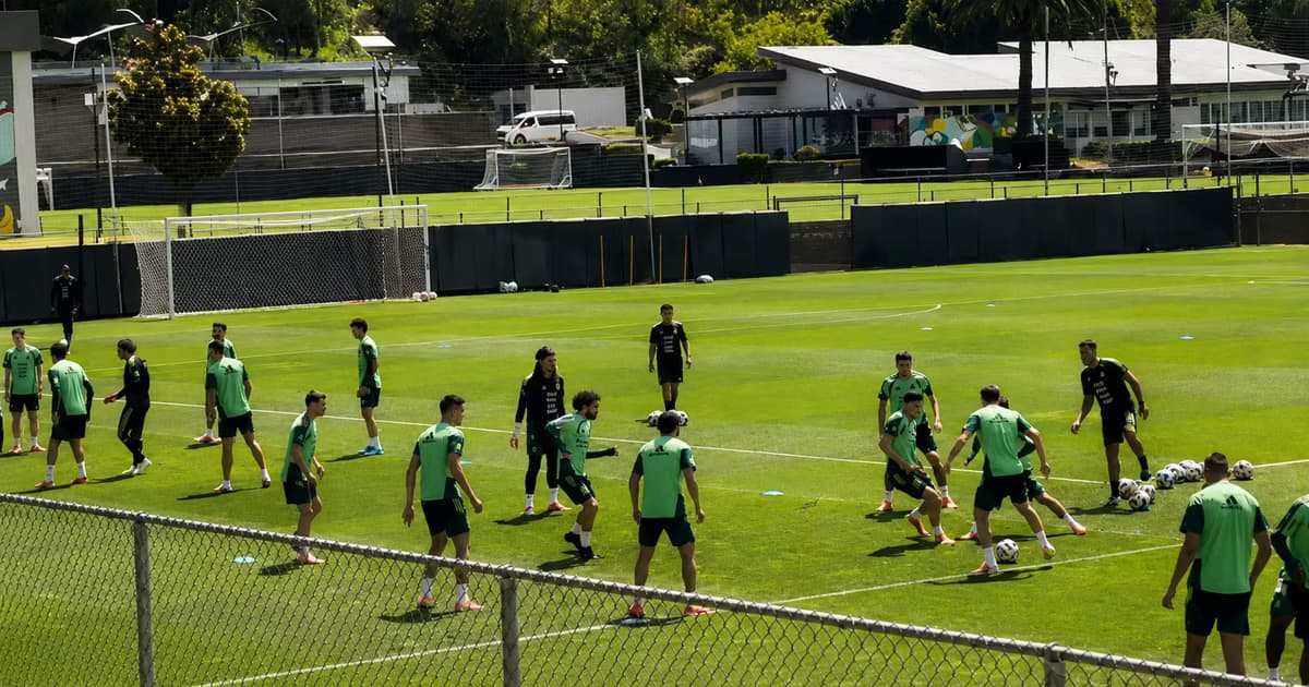 Javier Aguirre dio descanso a los jugadores de México tras asegurar la clasificación mundialista.