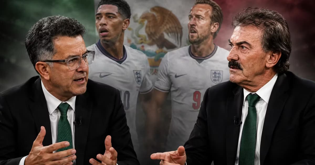 Juan Carlos Osorio, Ricardo La Volpe y jugadores de Inglaterra.