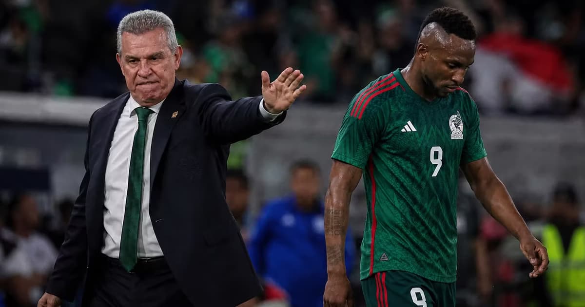 Javier Aguirre explicó que sacó a Julián Quiñones para buscar más juego aéreo con Guillermo Martínez, una decisión que quedó bajo debate tras la derrota ante Inglaterra.