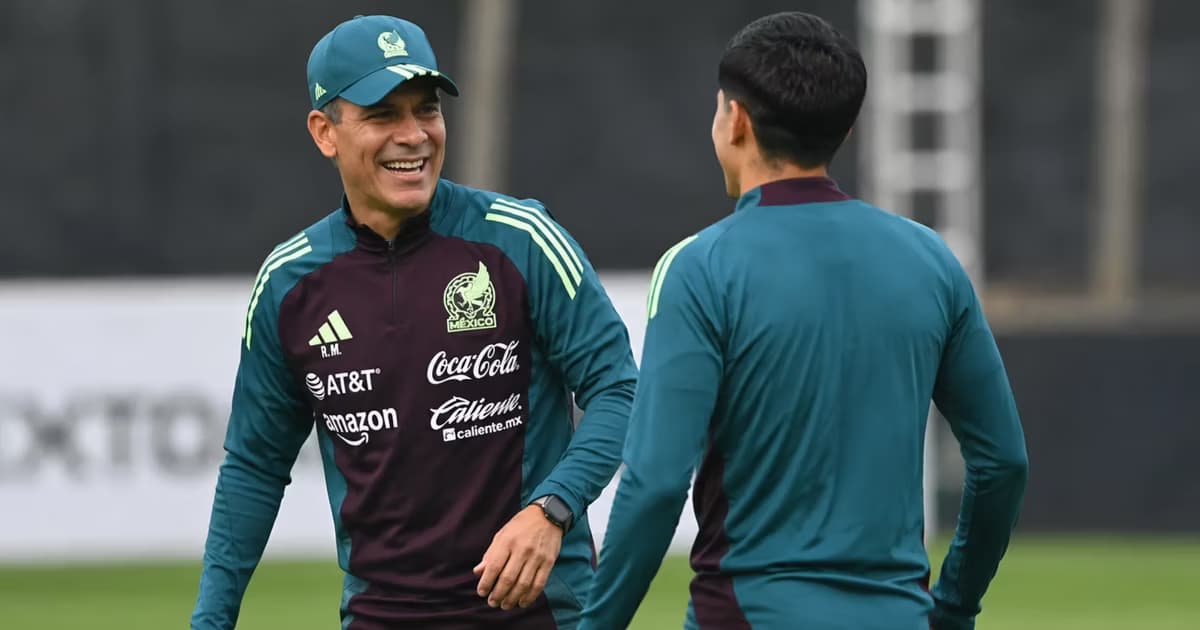 Rafael Márquez sonriendo en el entrenamiento de la Selección Mexicana.