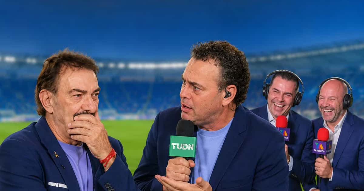 Ricardo La Volpe, David Faitelson, Christian Martinoli y Luis García de fondo.