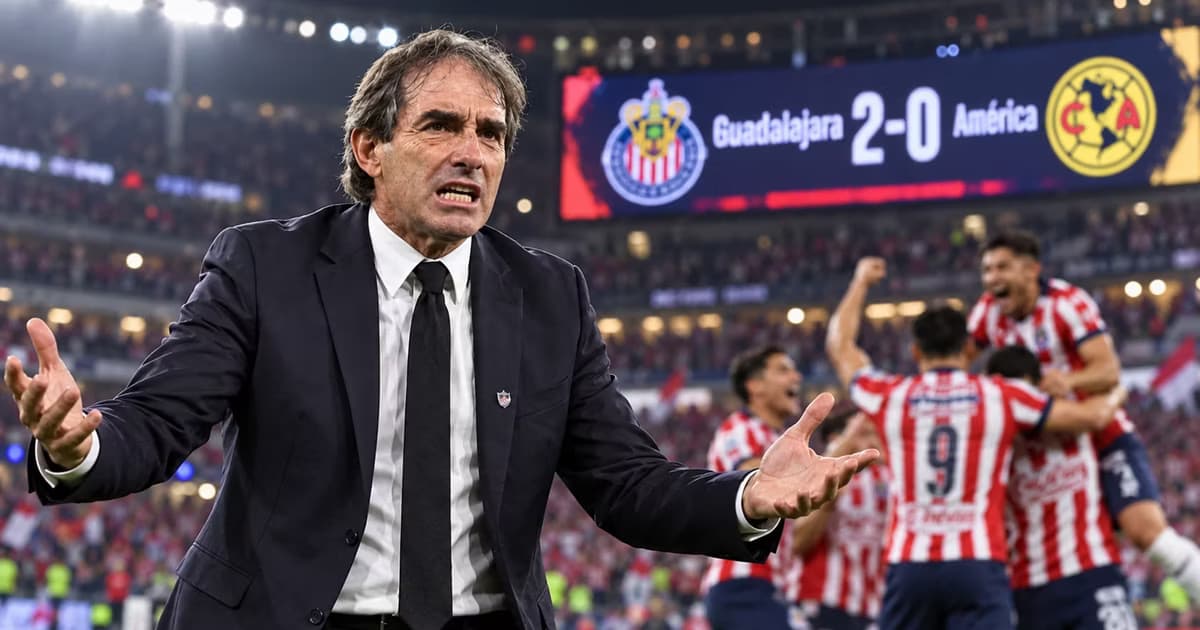 Guillermo Almada mostró su molestia durante el Clásico ante Chivas, mientras América volvió a sufrir en un partido frente a uno de sus principales rivales.
