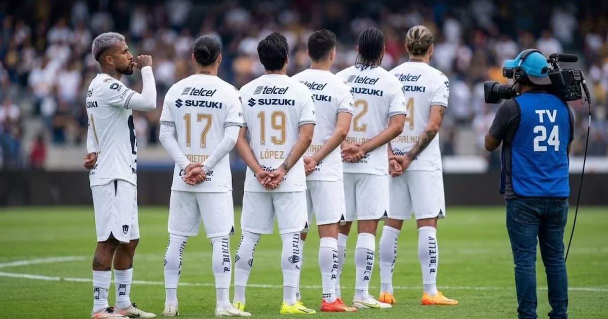 Pedro Vite fue criticado después de realizar estiramientos mientras se entonaba el Himno Nacional Mexicano antes del partido entre Chivas y Pumas.