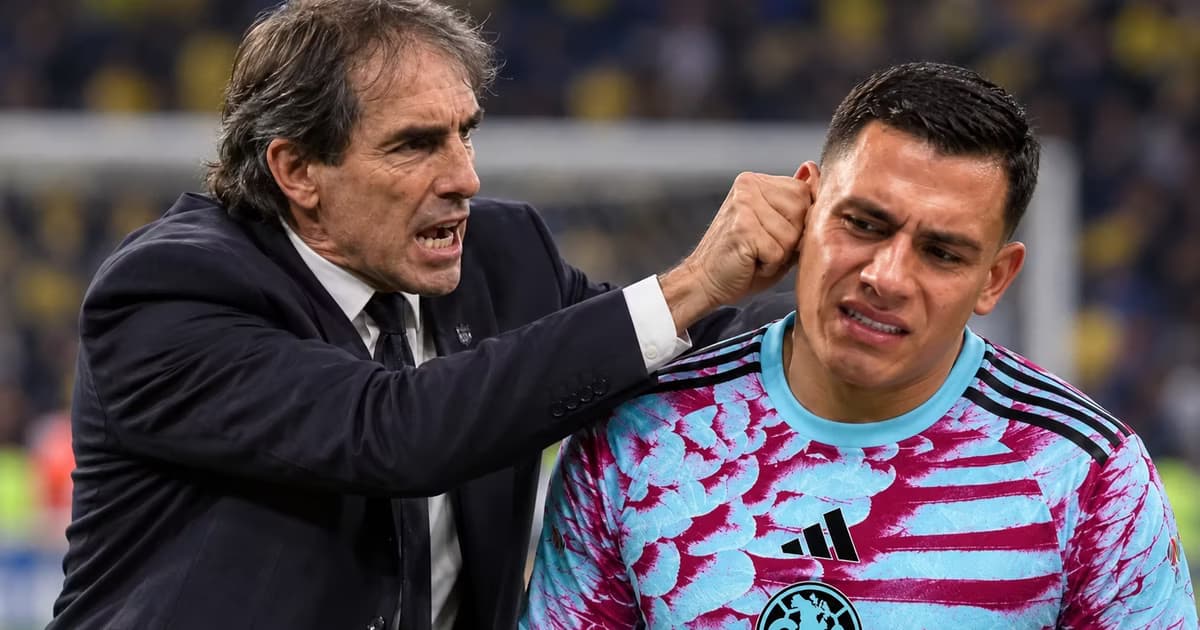 Guillermo Almada corrigió a Luis Malagón durante la pausa de hidratación en su regreso como titular del América ante Cruz Azul.
