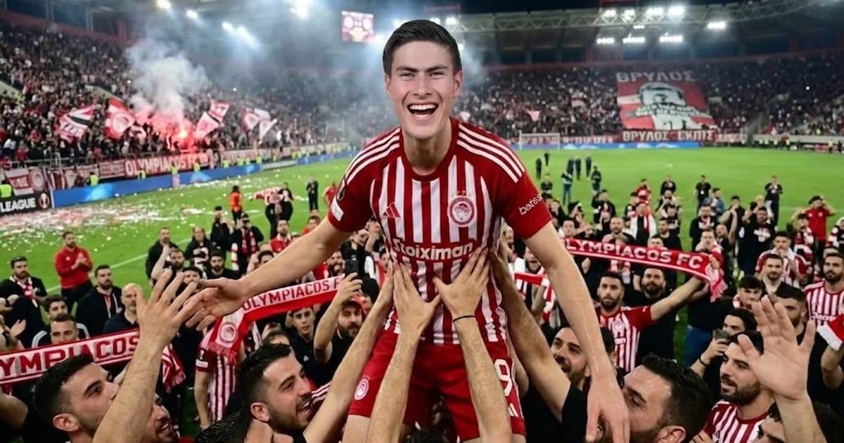 Armando González presenció desde las tribunas el triunfo del Olympiacos sobre Atromitos después de ser presentado oficialmente como nuevo delantero del conjunto griego.