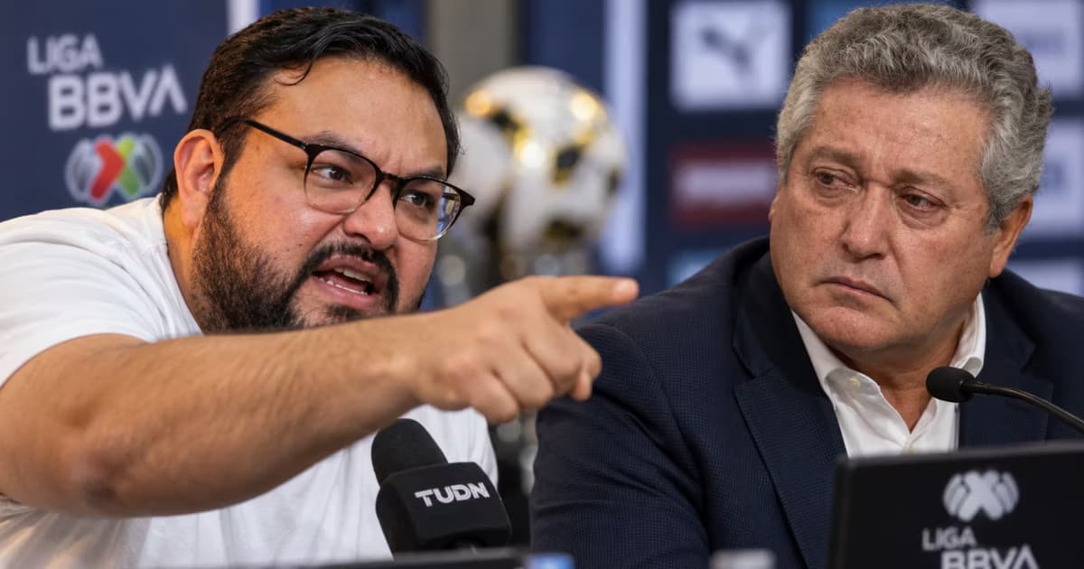 Víctor Manuel Vucetich combina actualmente la dirección técnica interina con la Vicepresidencia Deportiva de Tigres.