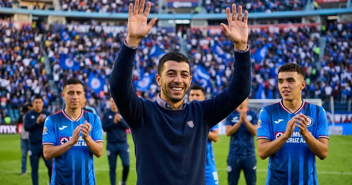 Érik Lira no estuvo ante Necaxa mientras define su posible llegada al Mónaco, pero su futuro fue uno de los temas que rodearon la victoria de Cruz Azul.