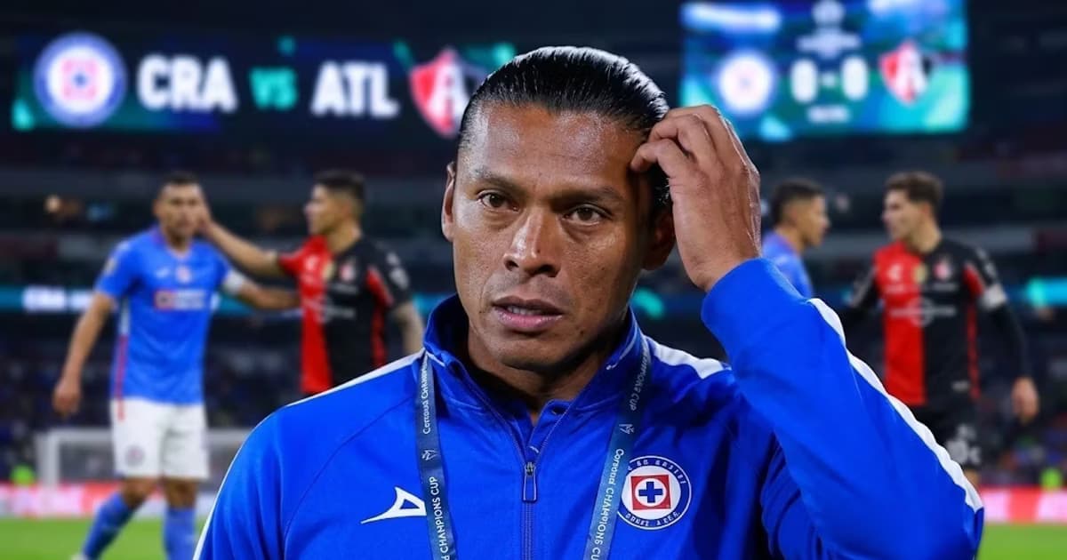 Cruz Azul volvió a sufrir en defensa ante Atlas y Joel Huiqui tuvo que modificar su planteamiento desde el descanso después de recibir dos goles en el primer tiempo.