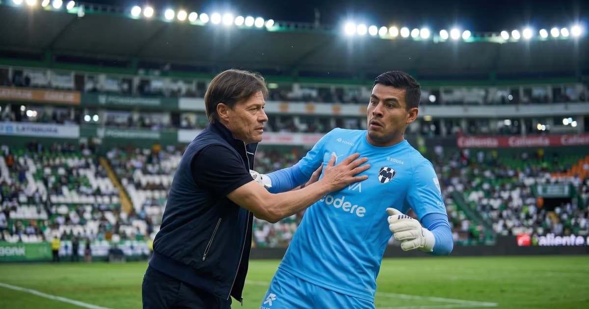 Luis Cárdenas cometió un penal ante León justo cuando Esteban Andrada está cerca de quedar nuevamente disponible para competir por la portería de Monterrey.