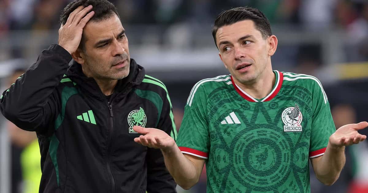 Álvaro Fidalgo tuvo que desplazarse hacia la izquierda para ganar protagonismo durante el México-Perú.
