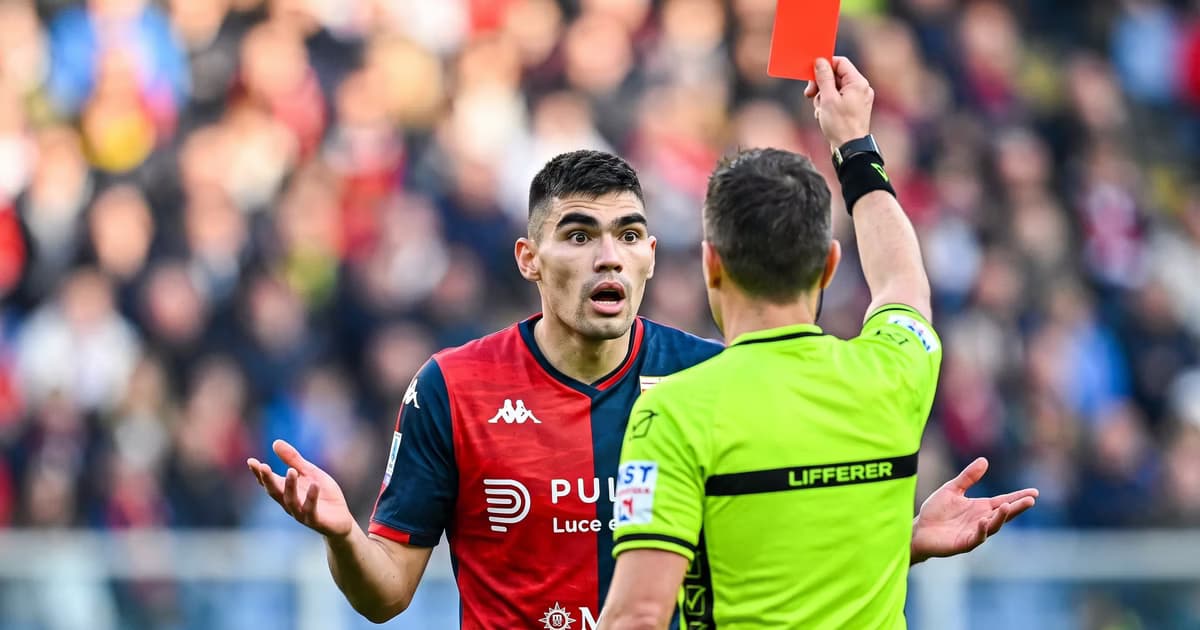 Johan Vásquez fue expulsado en el partido con el Genoa
