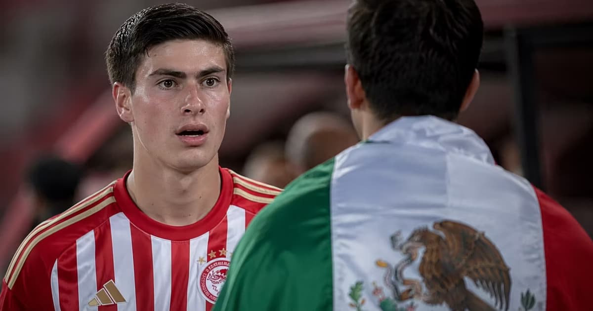 Armando González debutó con Olympiacos ante el Asteras Tripolis de Jordan Silva, protagonizando un inesperado encuentro de mexicanos en la Superliga de Grecia.