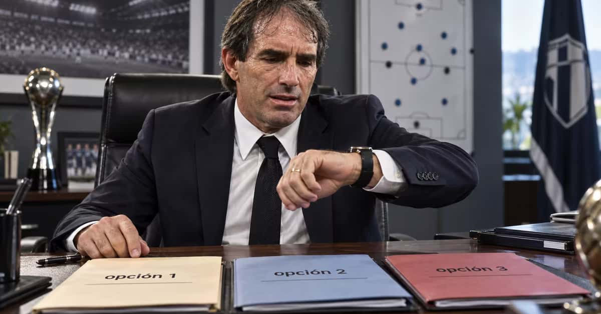 Guillermo Almada todavía espera un mediocampista de jerarquía, mientras Víctor Dávila aparece como alternativa si América no consigue otro refuerzo.