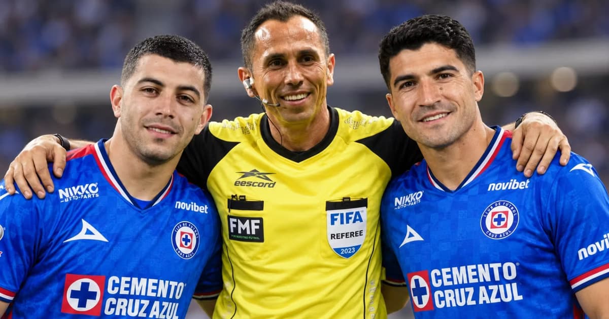Luis Enrique Santander fue captado saludando de forma cordial a varios jugadores de Cruz Azul antes del Clásico Joven.