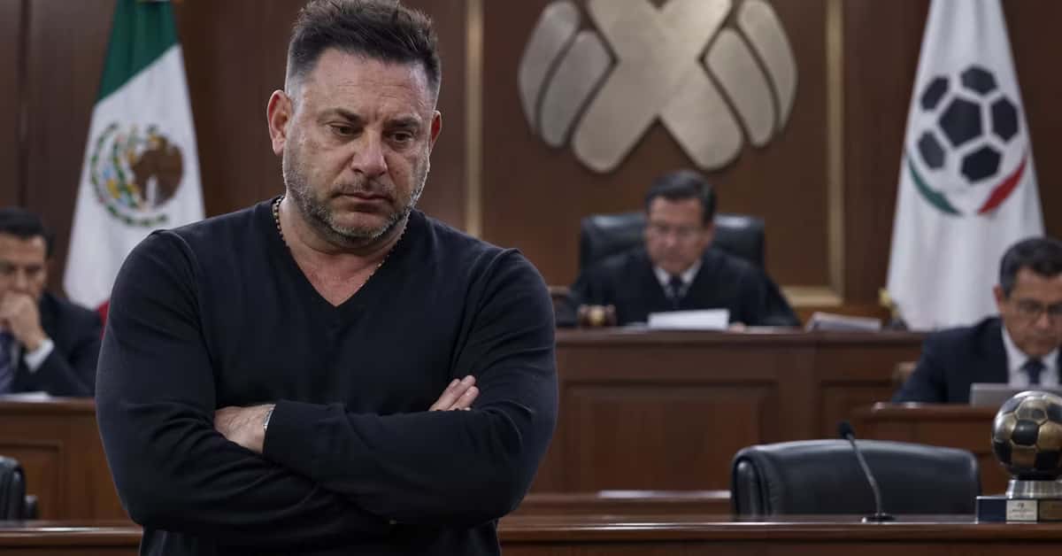 Antonio Mohamed recibió una tarjeta amarilla por sus reclamos durante la derrota de Toluca ante Santos, aunque Fernando Guerrero consideró que la acción ameritaba expulsión.