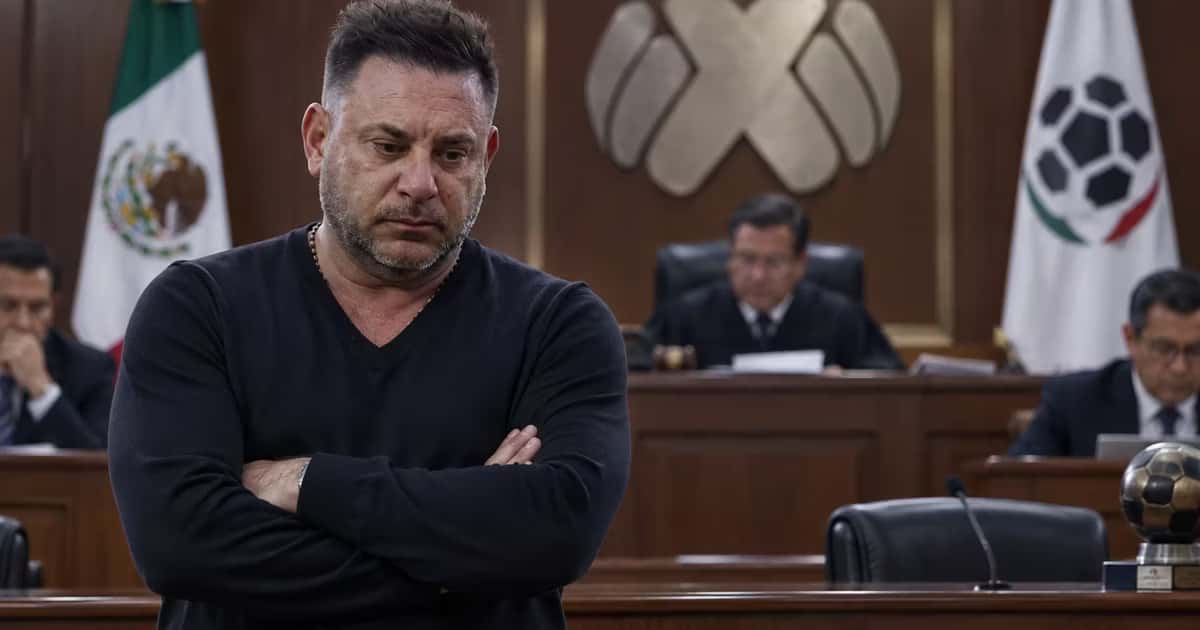 Antonio Mohamed recibió una tarjeta amarilla por sus reclamos durante la derrota de Toluca ante Santos, aunque Fernando Guerrero consideró que la acción ameritaba expulsión.