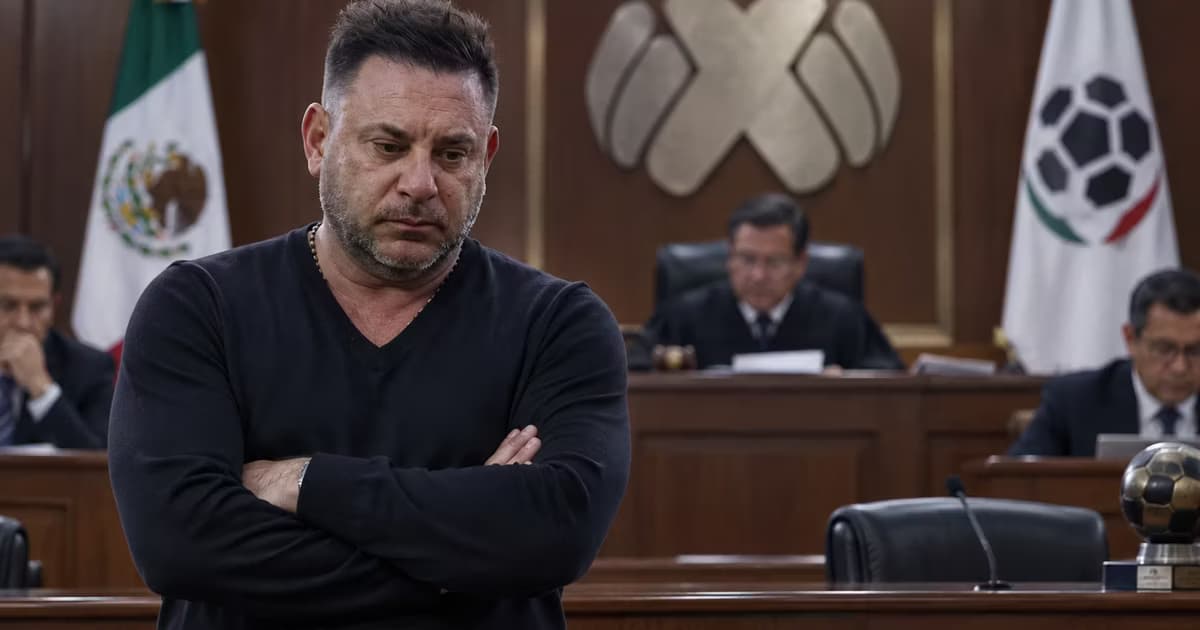 Antonio Mohamed recibió una tarjeta amarilla por sus reclamos durante la derrota de Toluca ante Santos, aunque Fernando Guerrero consideró que la acción ameritaba expulsión.