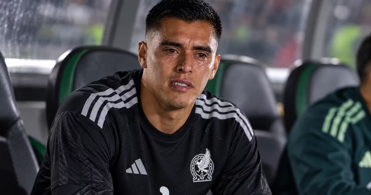 Raúl Rangel quedó bajo presión después de cometer dos errores en la goleada de México ante Estados Unidos.