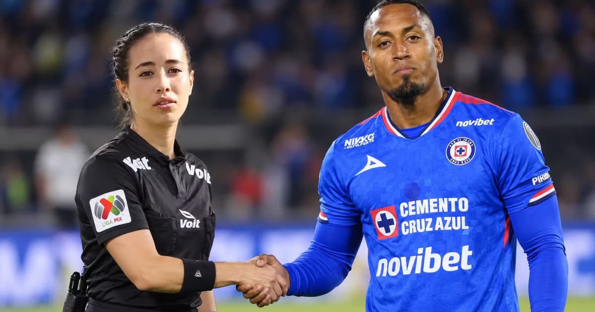 Willer Ditta tuvo contacto con el árbitro asistente durante el Cruz Azul-Toluca, pero el incidente no apareció en la cédula arbitral.