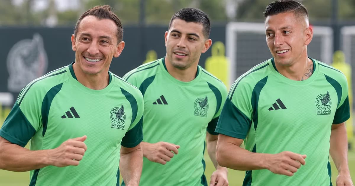 Andrés Guardado participó activamente en una práctica de la Selección Mexicana pese a que ahora forma parte del cuerpo técnico de Rafael Márquez.