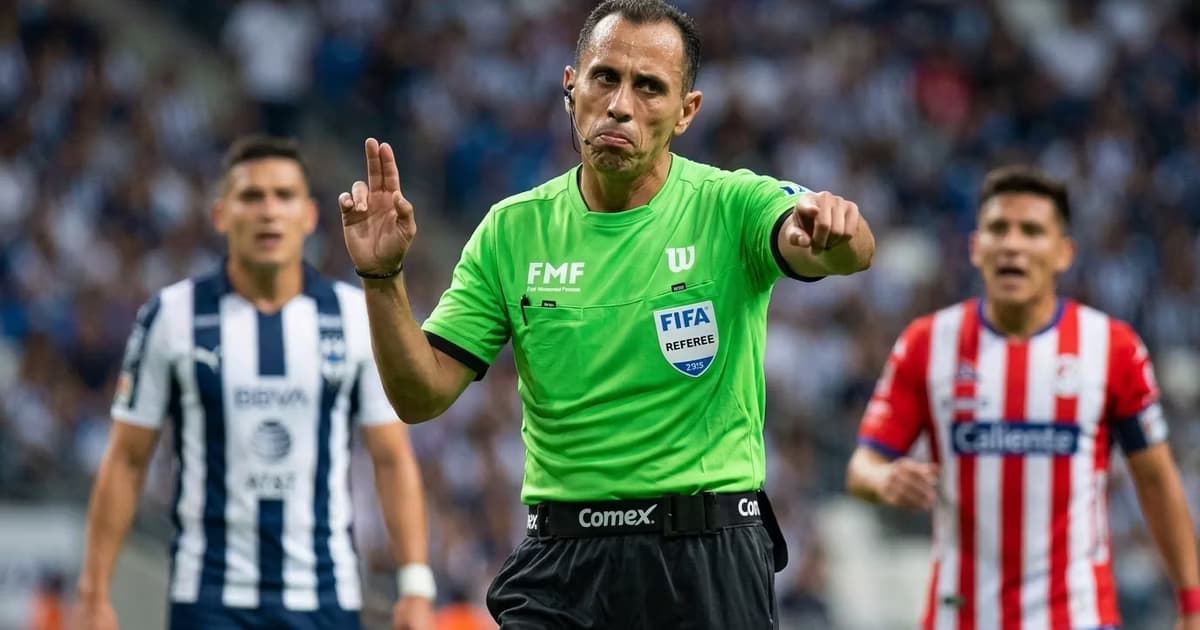 Luis Enrique Santander anuló mediante revisión del VAR el gol de Omar Gálvez que significaba el empate de Rayados ante Atlético de San Luis.